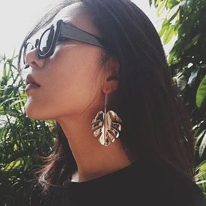 ‼️MOVING SALE‼️Gold leafs earring